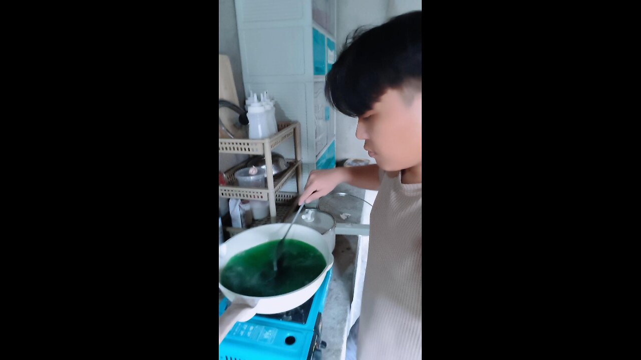 Naghimo si Mike ug gulaman