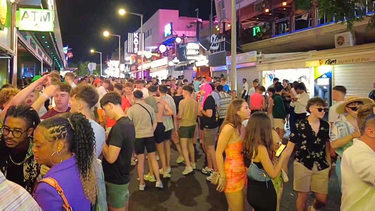 This Is What a REAL Night Out in Albufeira Looks Like