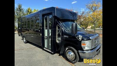 Low Mileage - 2013 Ford E-450 Super Duty Shuttle Bus with Wheelchair Lift for Sale in New York!