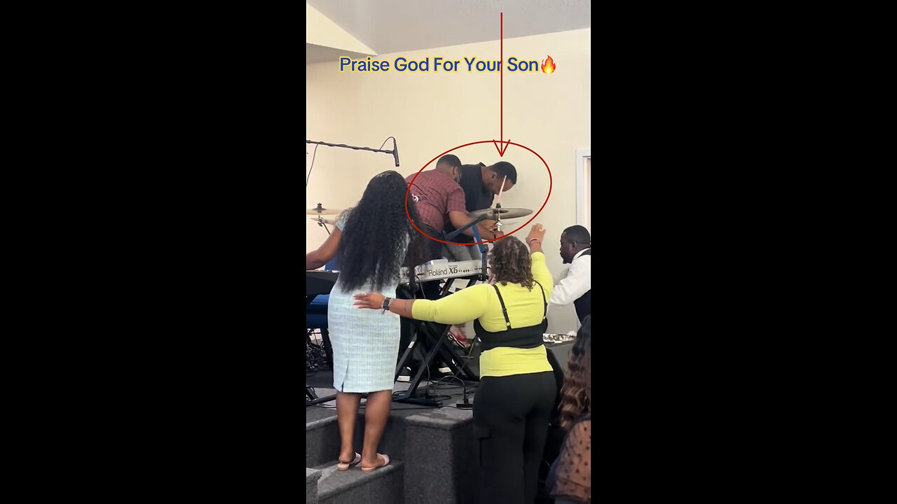 One thing I love to see is a drummer who is not afraid to praise God #praisebreak #drummer 🕺🏾🥁