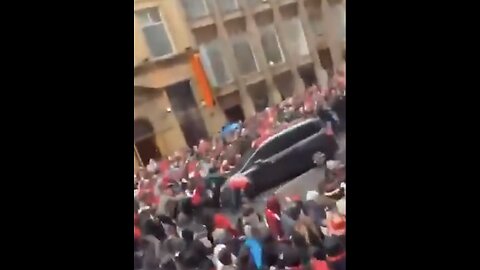 VEHICLE PLOWS INTO SOCCER FANS🛗🏃🚶‍♀️🚐📸CELEBRATING VICTORY IN LIVERPOOL🇬🇧⚽️🛗🚐💫