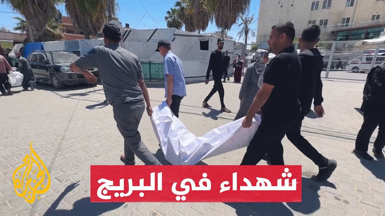 تشييع جنازة شهداء إثر غارة إسرائيلية على مخيم البريج