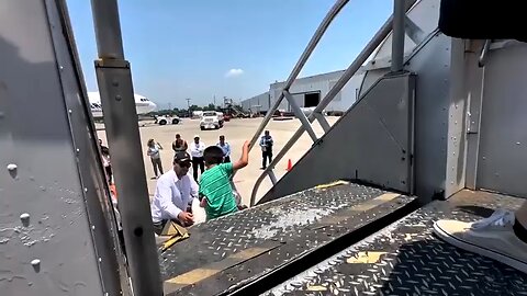 US sends 38 migrants to Houndras in first voluntary deportation