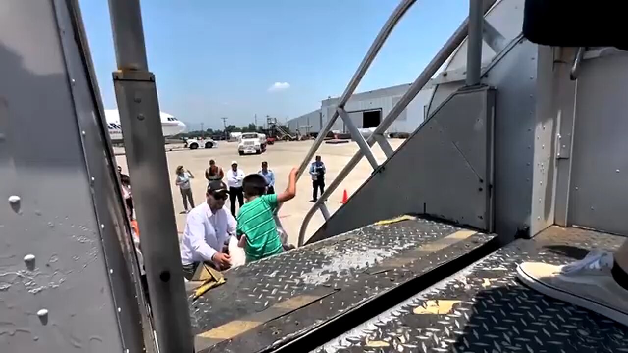 US sends 38 migrants to Houndras in first voluntary deportation