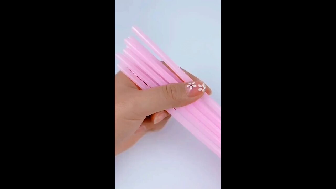 using plastic straws to make flowers 🌼 #flower #craft #easycraft