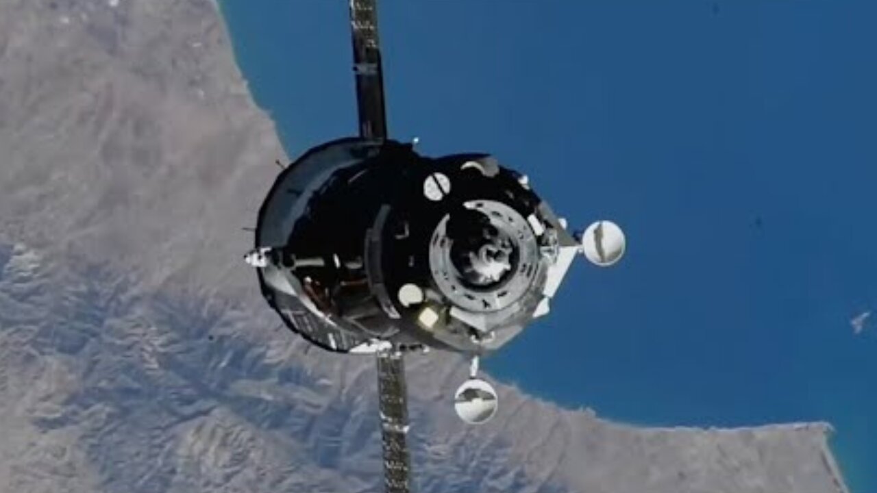 Wow! Soyuz crew docks with ISS in amazing time-lapse