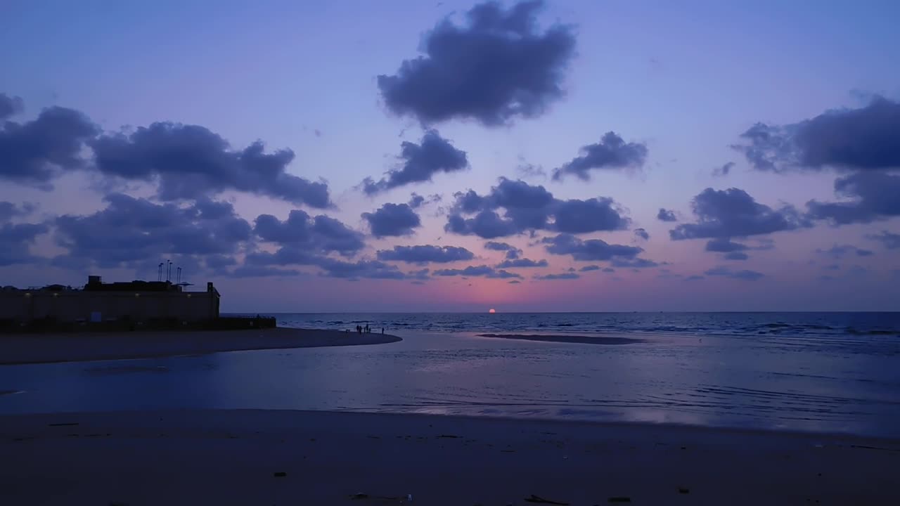 Relaxing Beach Sunset – غروب هادئ 4K بحركة بطيئة