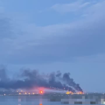 Russians in Saratov Wake Up to Massive Fires Coming from Oil Refinery