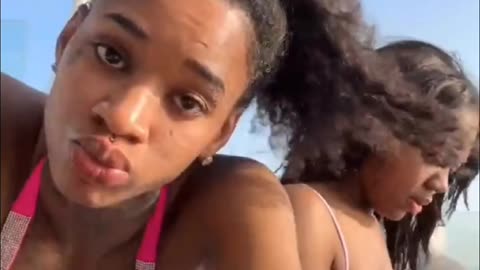 Sexyy Red on IG Live having some fun in the sun