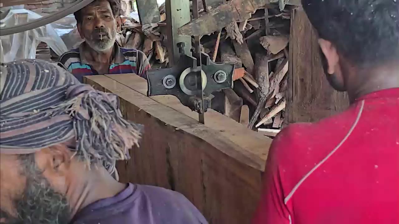 This tree cutting technique is very different
