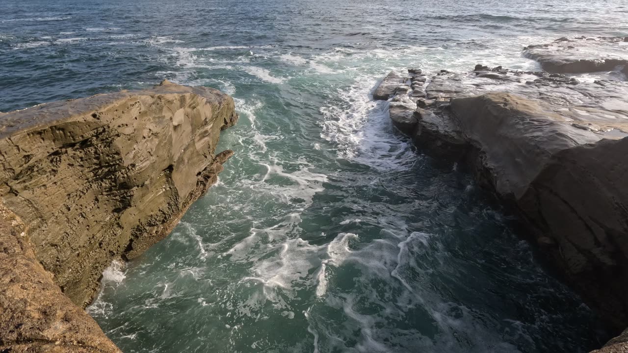 Reef & Crashing Waves Variety Views & Close Ups #4k #splash #waves #inthewaves San Diego Aug 2025