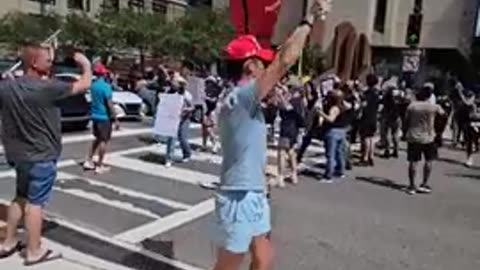 Patriots hold counter-rally against anti-ICE protesters in Tampa.