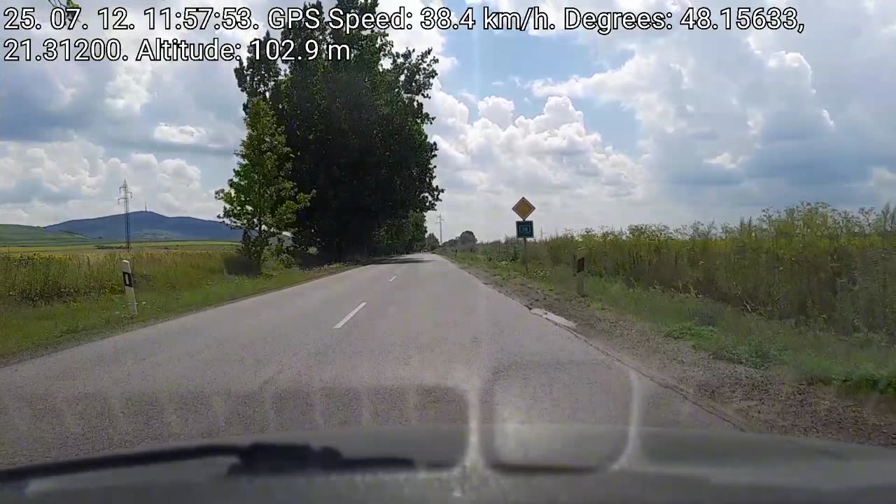 Utcai anomália! Már csak a sárga villogó hiányzik! Mert így ez is szabálysértés!