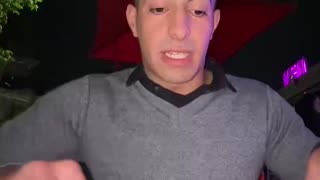 Relata una cita fallida y queda esperando solo con la cena