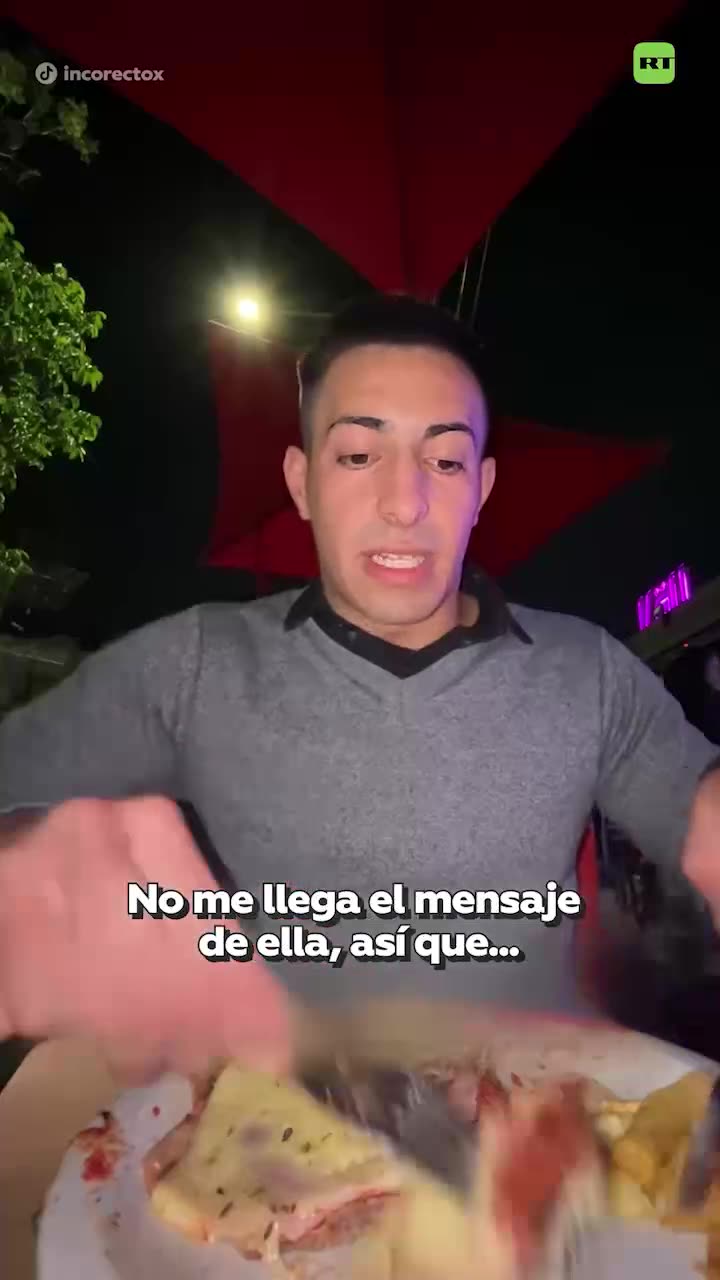 Relata una cita fallida y queda esperando solo con la cena