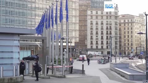 NOTIZIE DAL MONDO Trump rimanda i dazi sui prodotti del 50% per l'UE dal 1 giugno 2025 al 9 luglio 2025 per dare tempo ai negoziati,poi commenta la guerra in Ucraina:Non sono contento di Putin