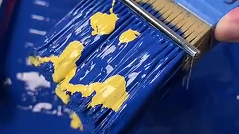 Incredible: ASMR cleaning this paintbrush is so satisfying
