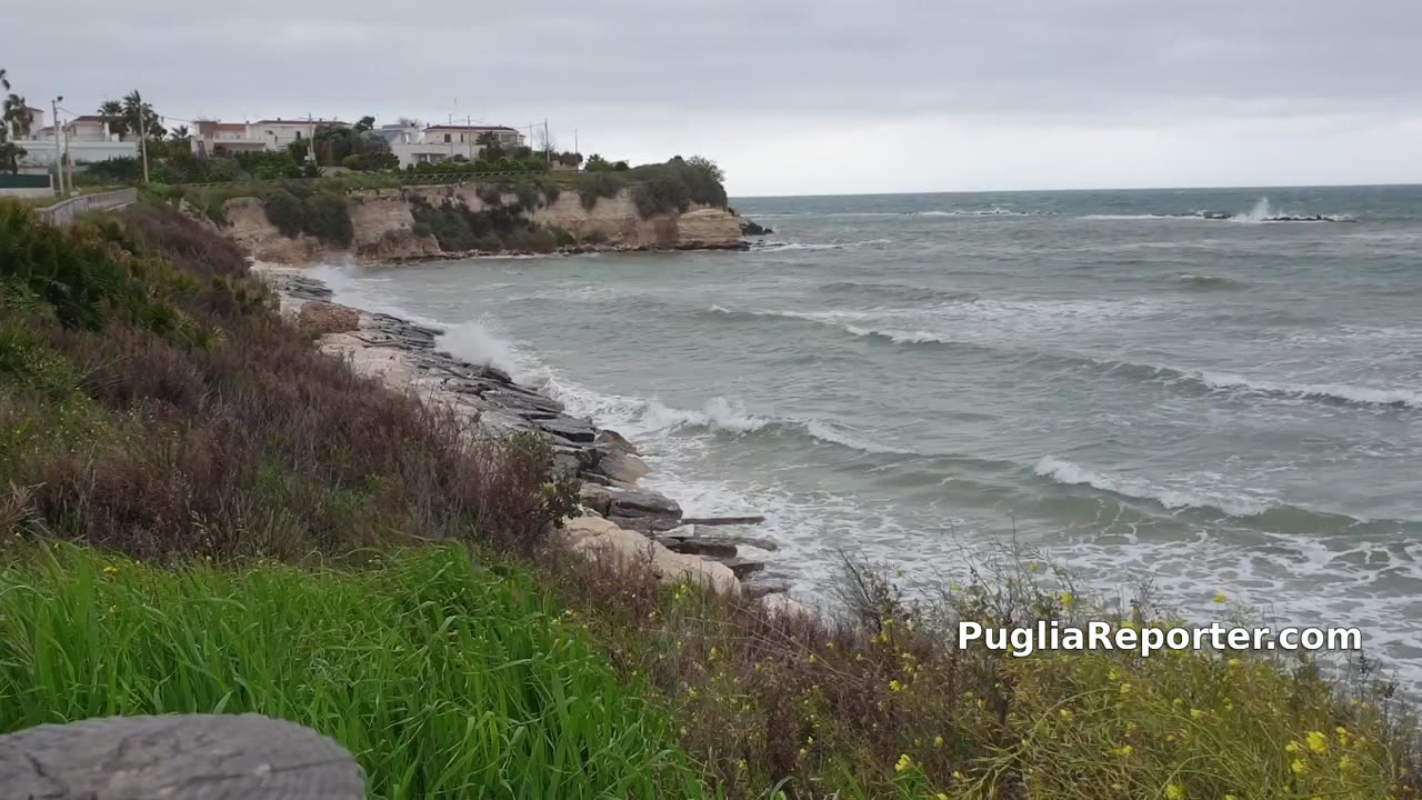 Trani: mareggiata per forte vento, il video da Matinelle