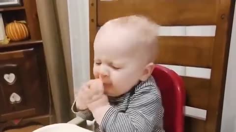 Best Videos of Cute Babies Eating Lemons for the first tome - Try Not to laugh
