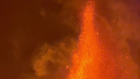 Watching Kilauea Volcano Erupt Up Close