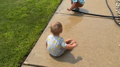 At least he was honest ???? Poor Carter always being bullied by his older brother. Good thing he didn’t mind the hose today ????