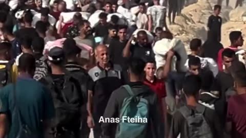 Thousands of people are flocking to the Zikim area in northern Gaza to receive aid