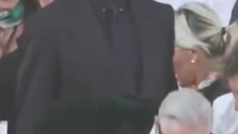 Tommy Hilfiger чуть не упал в Венецианский канал