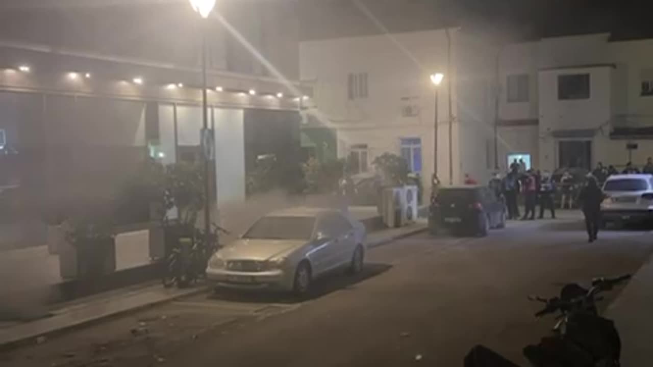 Merr flakë parkingu i një pallati në Tiranë, evakuohen banorët