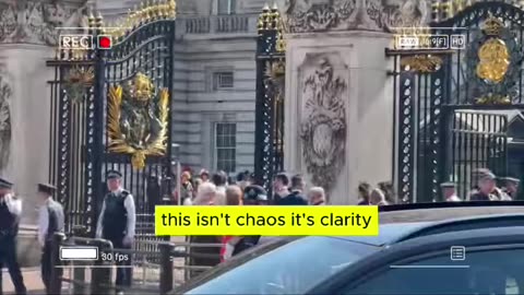 King Charles STUNS Starmer — UK Government COLLAPSES as Brits Demand Election