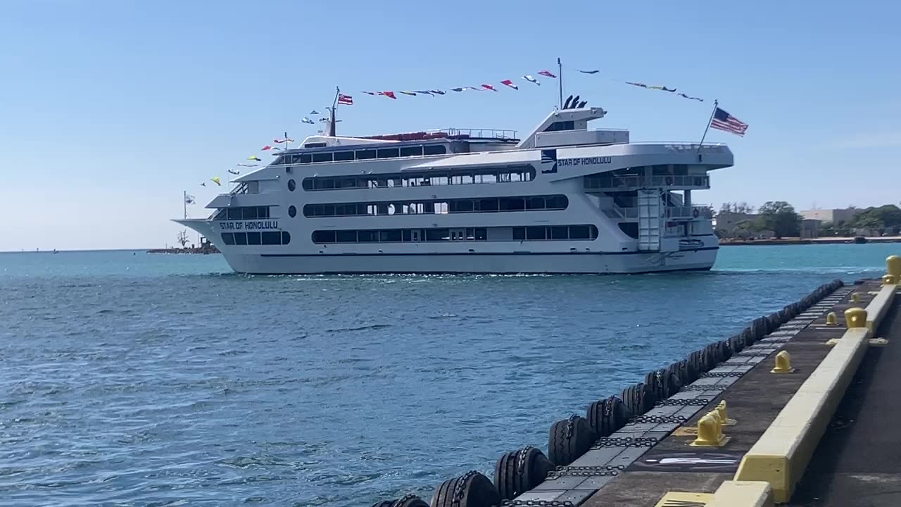 STAR OF HONOLULU leaving