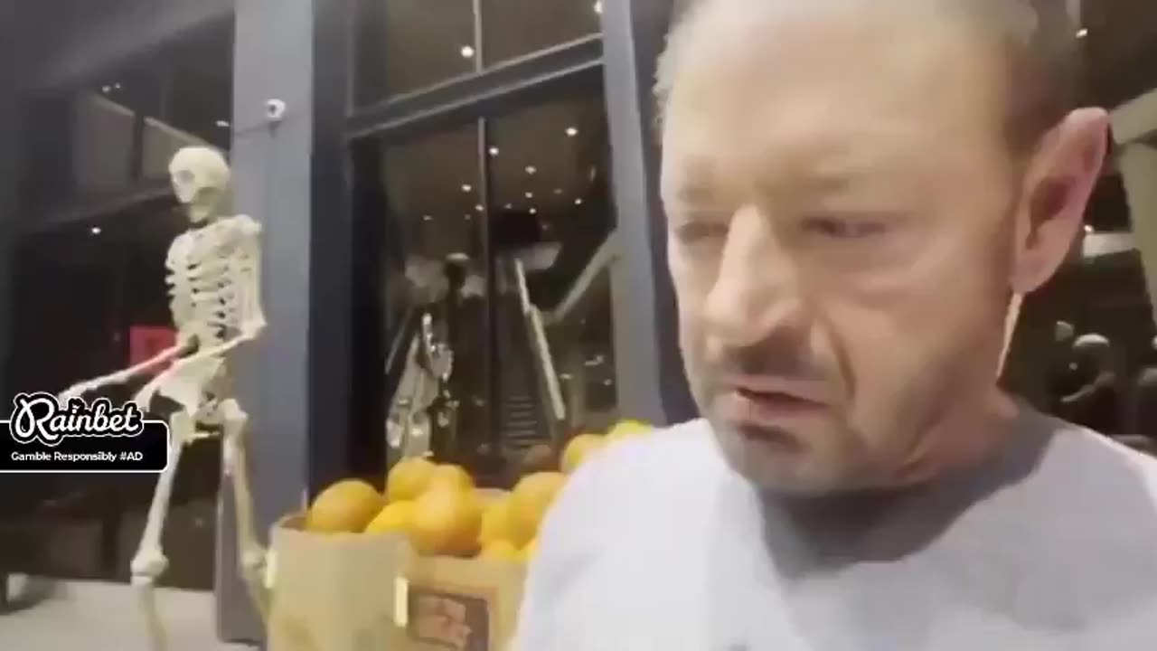 Alleged Child Predator Confronted and Taken Down Inside Grocery Store! 🚨👊