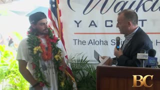 Oregon man who quit his job to set sail with his cat arrives to cheering fans in Hawaii