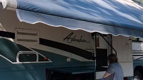Sweep RV slides from the ground Keep Grandma off the top of that RV - review of RV broom & squeegee