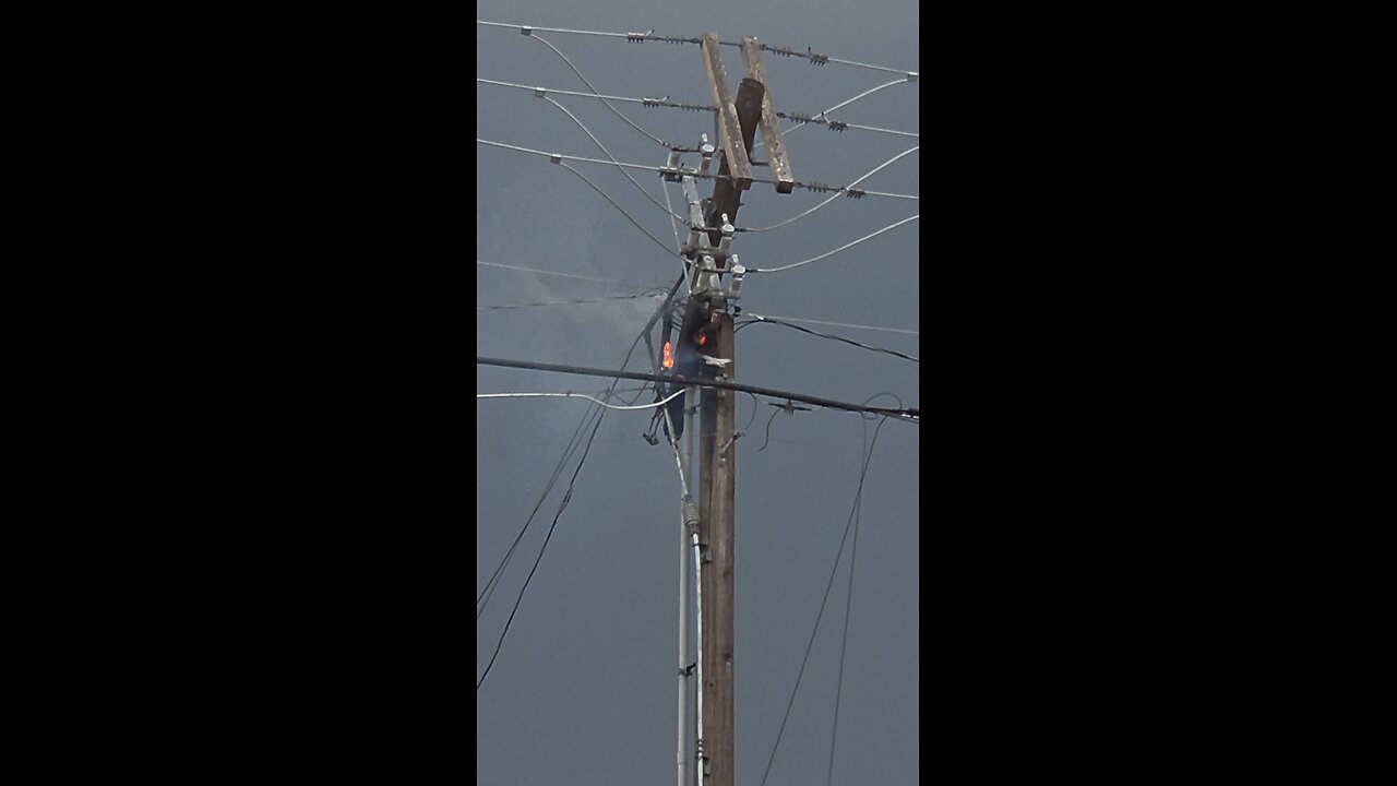 Lightning Strikes Power Pole! Whole Block Goes Dark! #usa #dangerous #nature #life