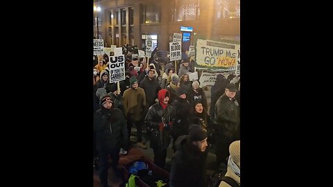 1000's March in the streets of Chicago protesting President Trump's "Kidnapping" Maduro