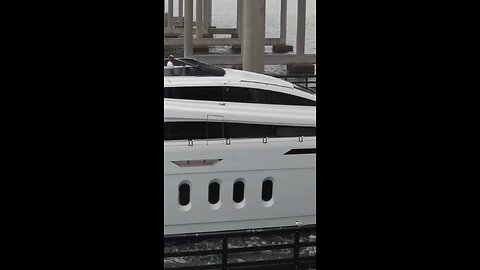 observe the yacht whats the difference