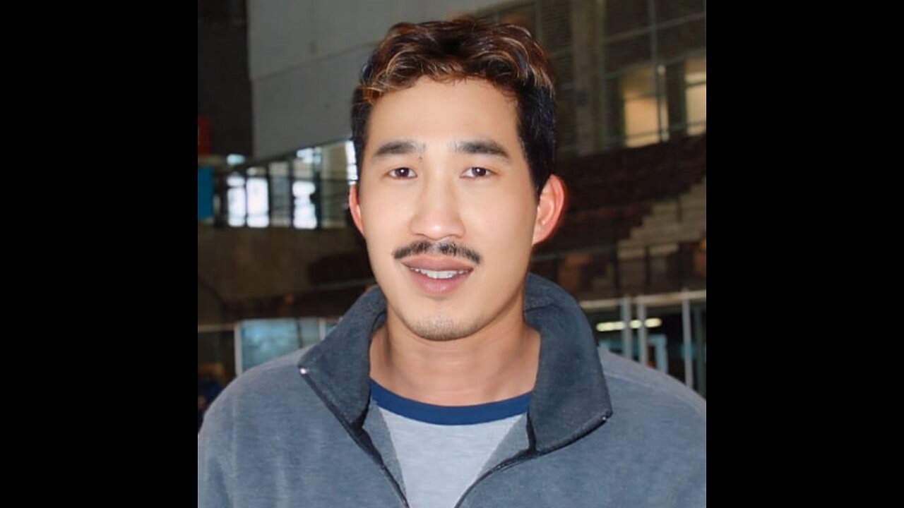 Ingredients written on bubble gum wrapper