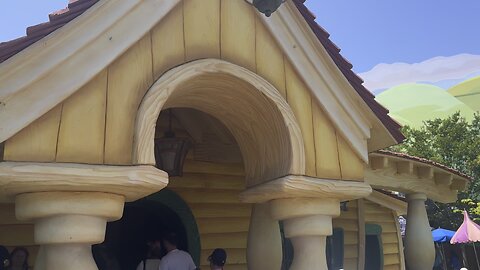 Mickey’s House Tour: What’s Inside?