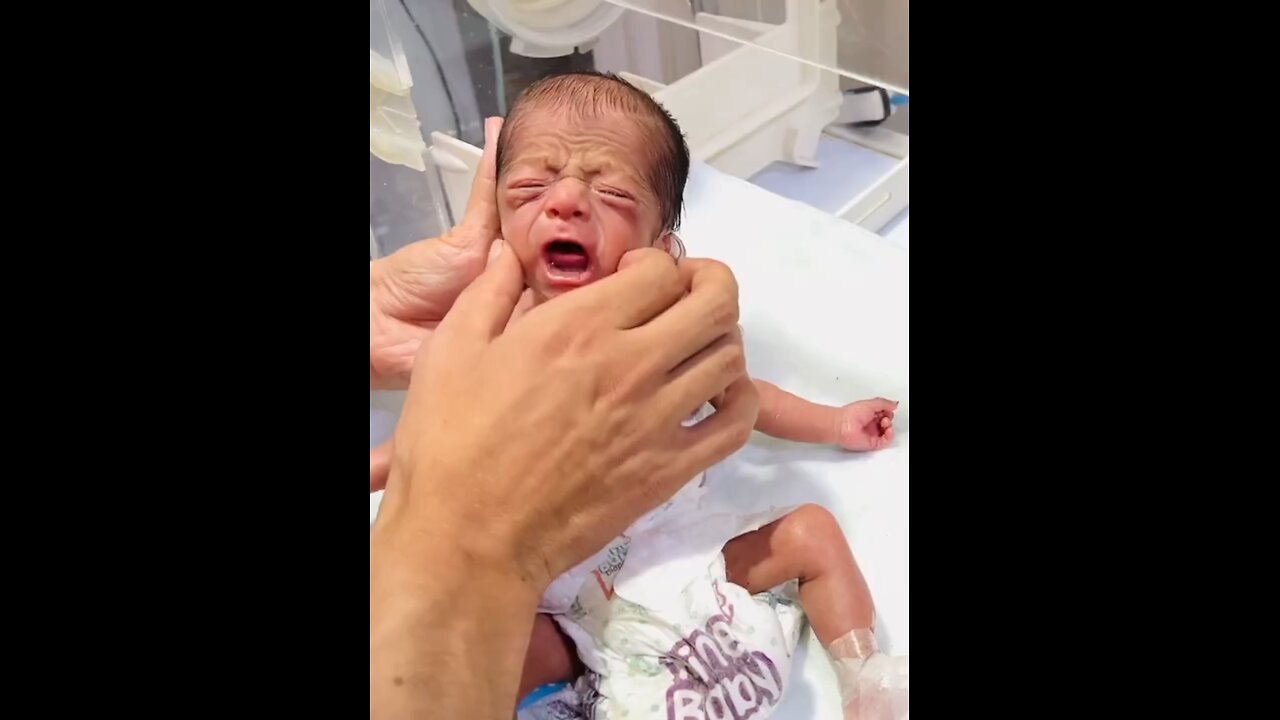 premature baby is in severe pain