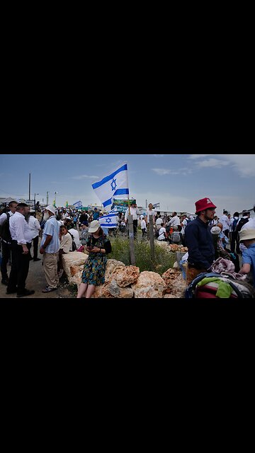 Israeli settlers hover around Gaza like vultures