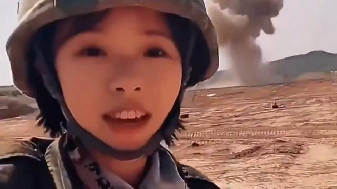 🇨🇳 China’s lady military correspondent’s job is constantly suffering, she even had to run fro