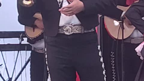 Mariachi Internacional Tapatio de Alvaro Paulino celebrando la Independencia de México.