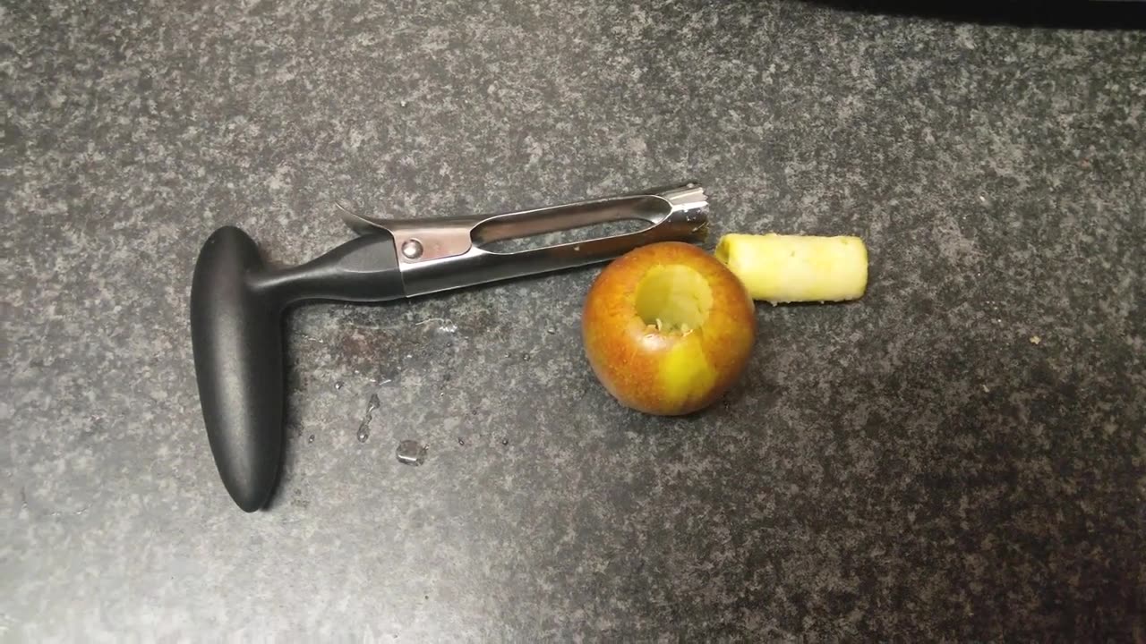 LETS GET TO THE CORE OF THIS RIGHT NOW WITH THIS EASY TO USE 🍏 CORER JUST PUSH INTO 🍏 AND REMOVE 👏👍