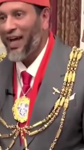 Foreign muslum mayor of Brighton England can't speak English