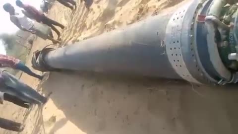 #Pakistan / #India 🇵🇰🇮🇳: Locals found debris from a booster section of a missile