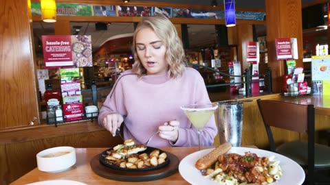 Trying The Most Popular Menu Items At Applebee's (1080p)