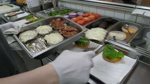 American cheeseburger by the chef of the New York Culinary School 🍔🍟