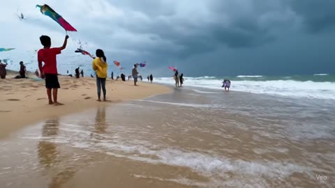 Samundar bhi keh raha hai… barsaat ka mausam aa raha hai.