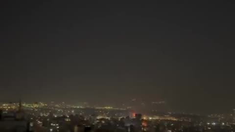 —❗️🇮🇱/🇮🇷 WATCH: Footage of the first Israeli strikes on Tehran tonight