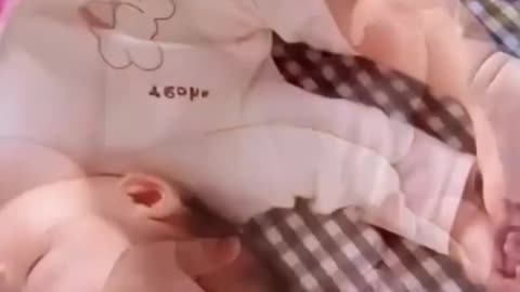The baby is sleeping with bashbon
